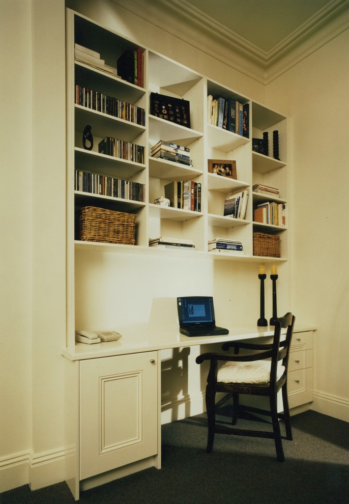 This is an example of a traditional home office in Sydney.