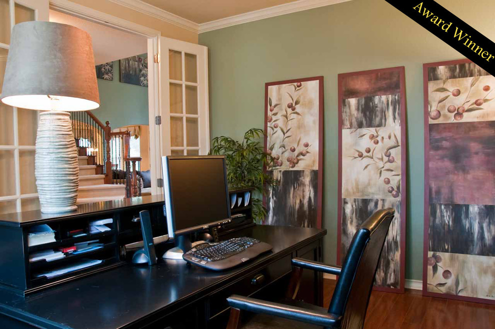 Inspiration for a timeless home office remodel in Austin