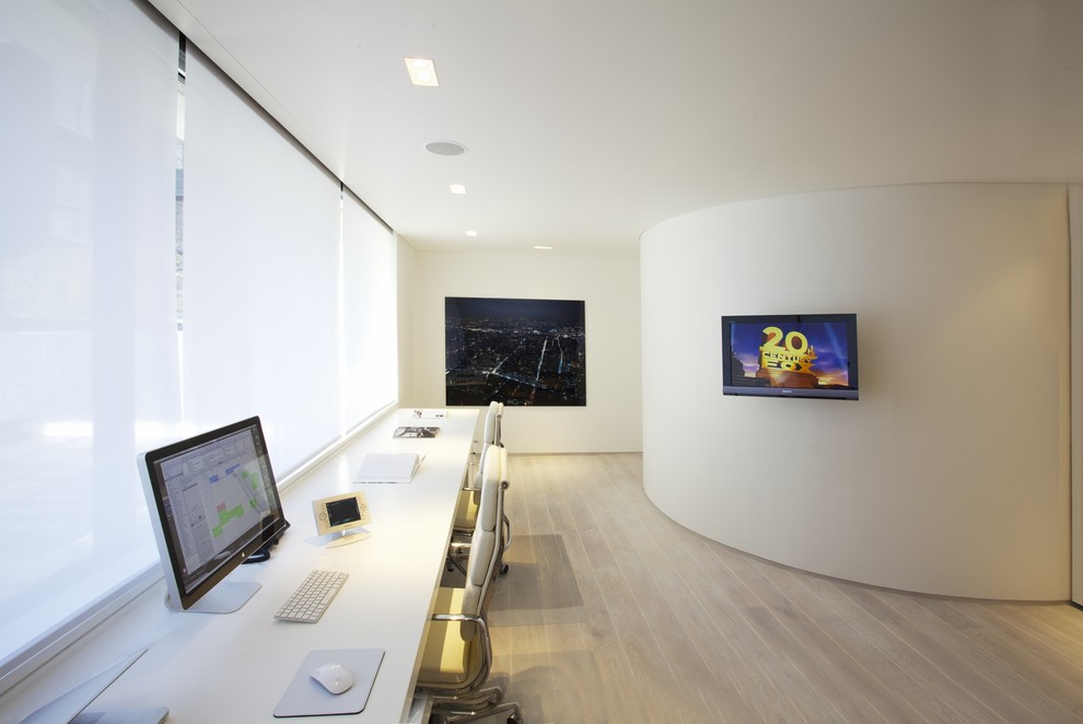 This is an example of a modern home office in London.