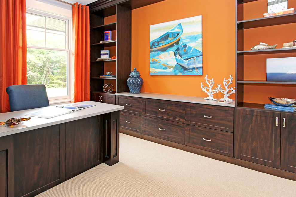 This is an example of a traditional home office in Grand Rapids.