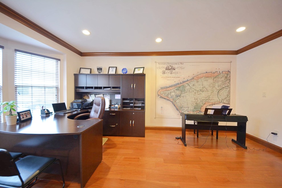 Design ideas for a classic home office in Baltimore.