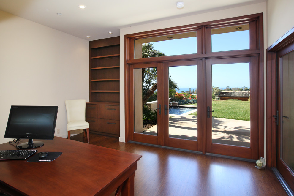 Contemporary home office in Orange County.