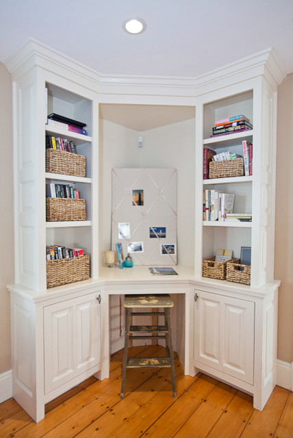 Design ideas for a traditional home office in Boston.