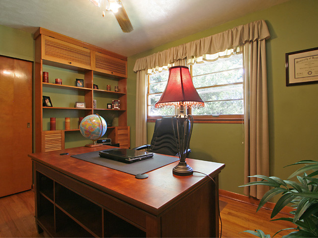 ルイビルにあるトラディショナルスタイルのおしゃれなホームオフィス・書斎の写真