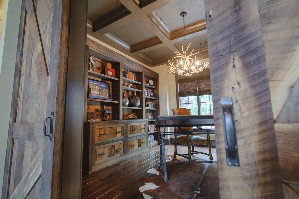 This is an example of a rustic home office in Nashville.