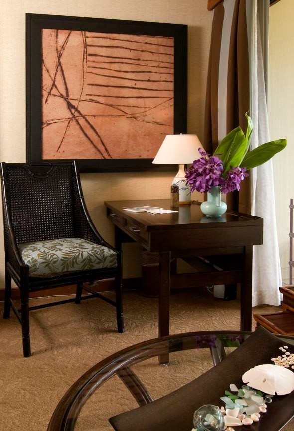 Design ideas for a world-inspired home office in Hawaii.