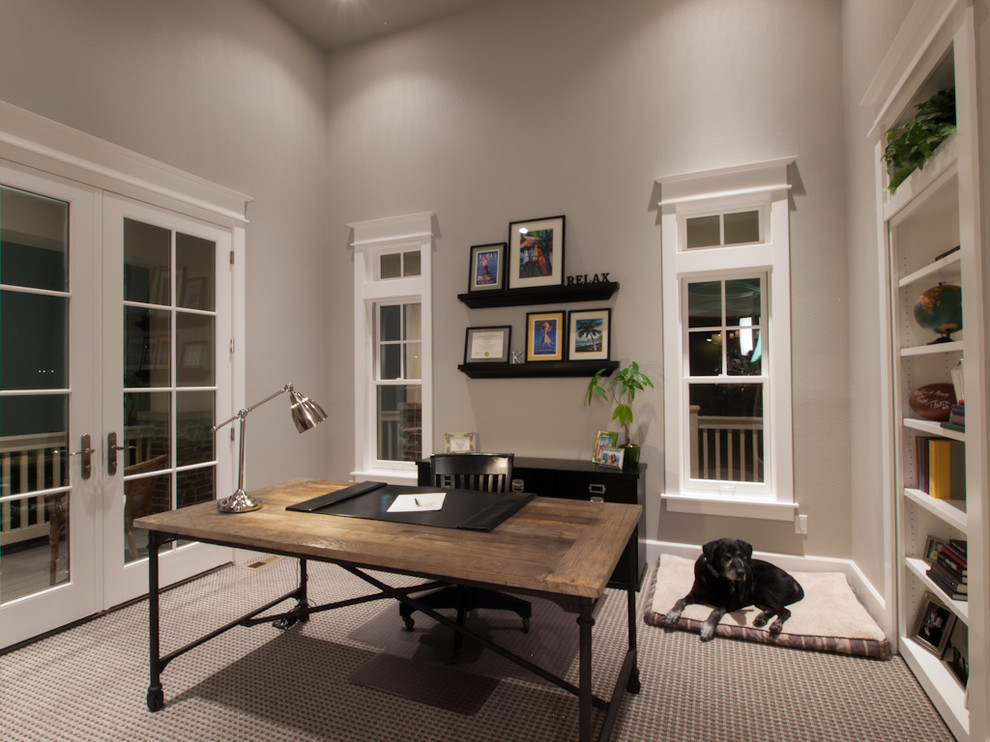 This is an example of a classic home office in Denver.