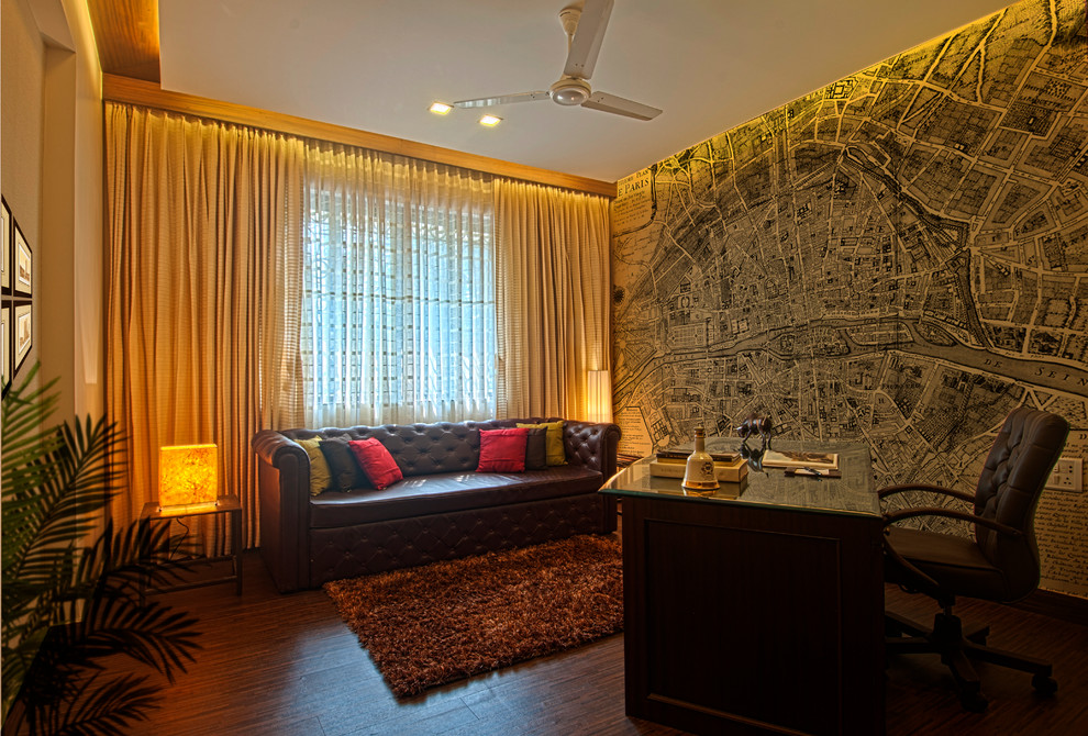 ムンバイにあるコンテンポラリースタイルのおしゃれなホームオフィス・書斎の写真