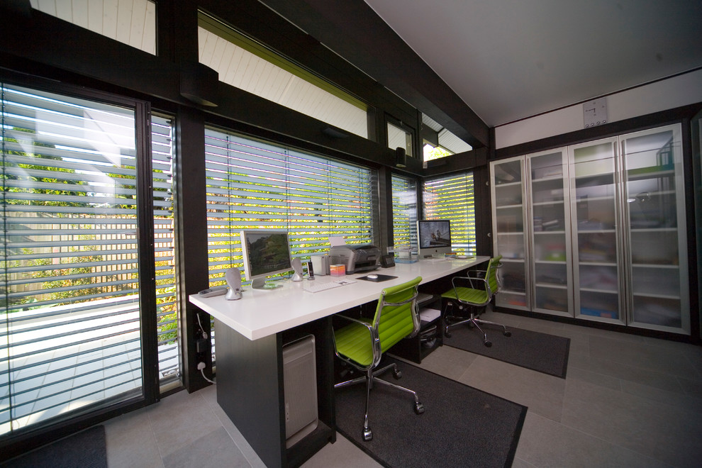 Photo of a modern home office in Surrey.
