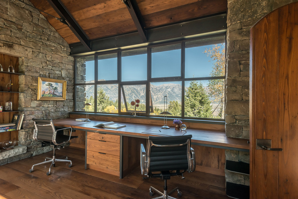 Rustic study in Jackson with medium hardwood flooring, no fireplace and a built-in desk.