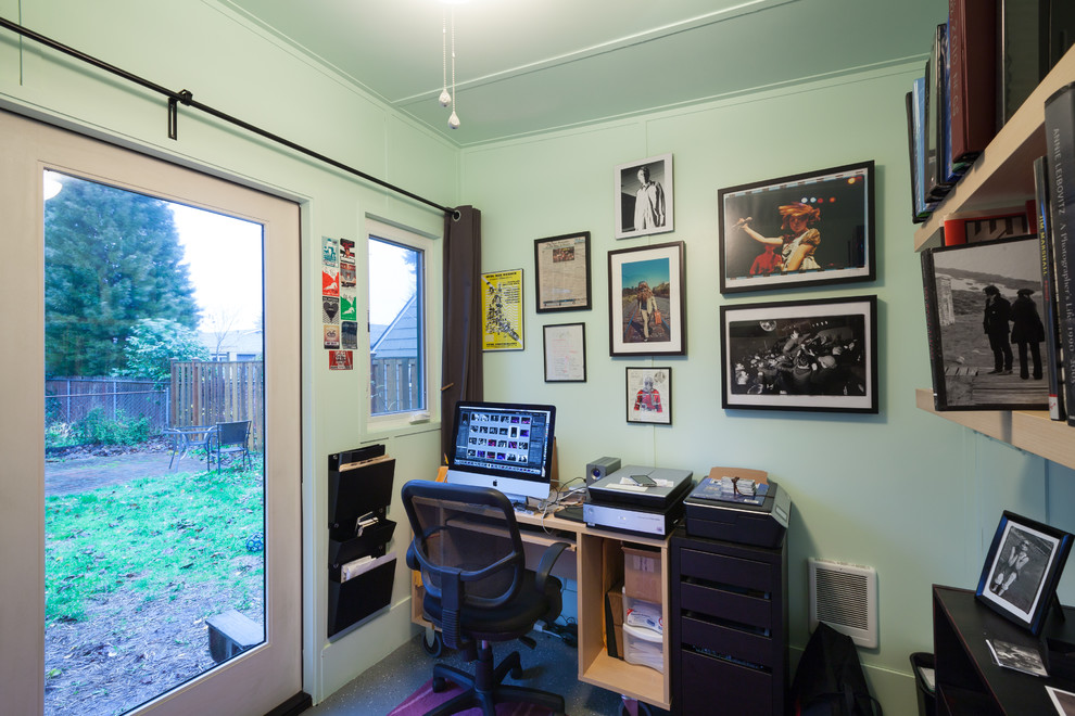 Photo of a classic home office in Portland.
