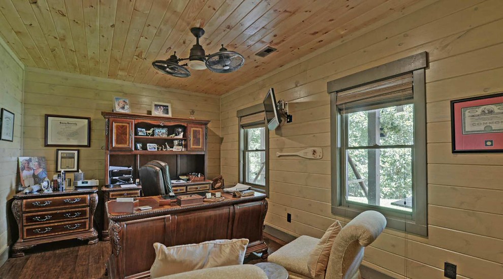 This is an example of an eclectic home office in Dallas.