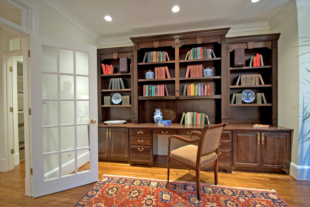 This is an example of a traditional home office in Richmond.