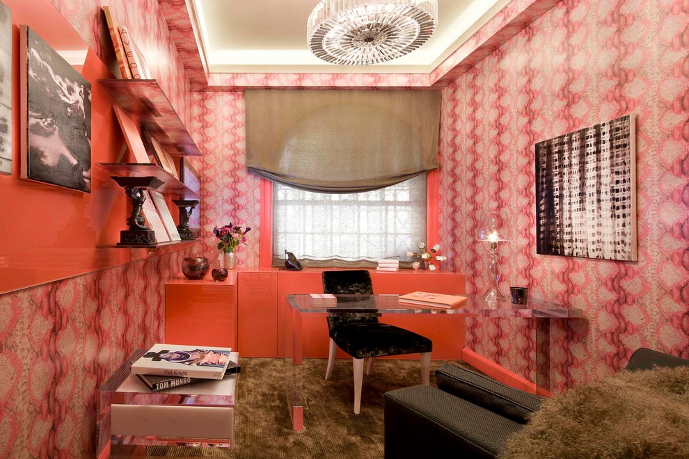 Idéer för att renovera ett funkis arbetsrum, med rosa väggar