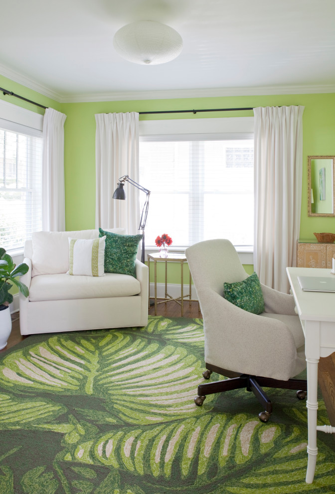 Источник вдохновения для домашнего уюта: кабинет среднего размера в стиле фьюжн с зелеными стенами