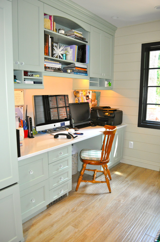 Exempel på ett klassiskt arbetsrum, med ett inbyggt skrivbord