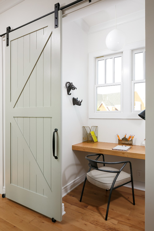 How to Incorporate Sliding Barn Doors Into Your House Design