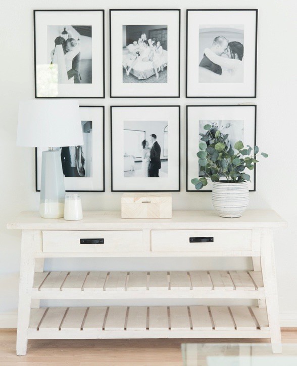 Ejemplo de despacho romántico de tamaño medio con paredes blancas, suelo de madera clara, todas las chimeneas, marco de chimenea de ladrillo, escritorio independiente y suelo marrón