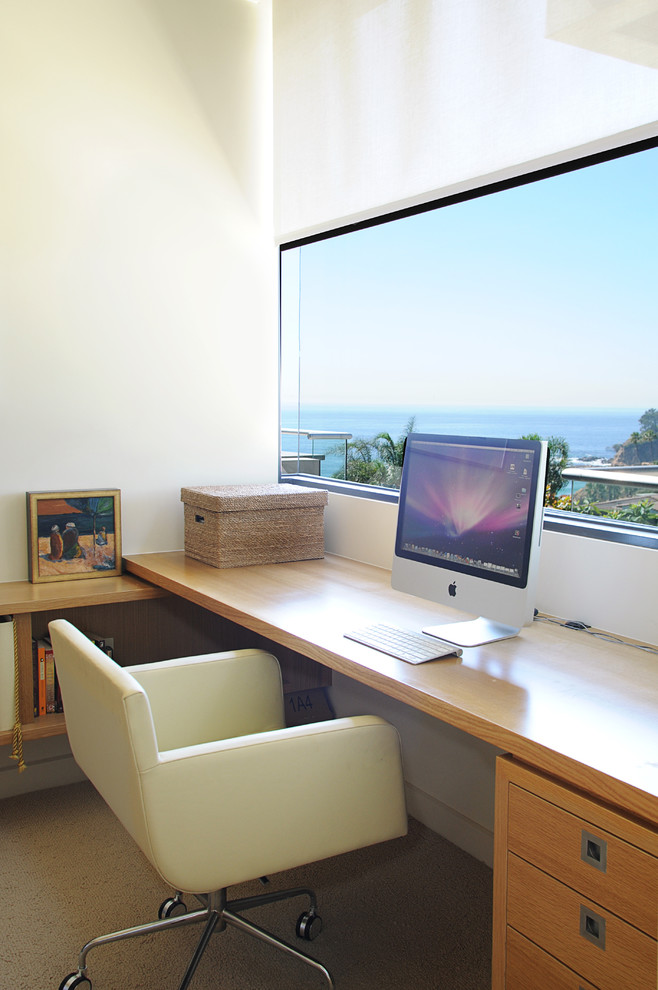 Beach style home office photo in Los Angeles