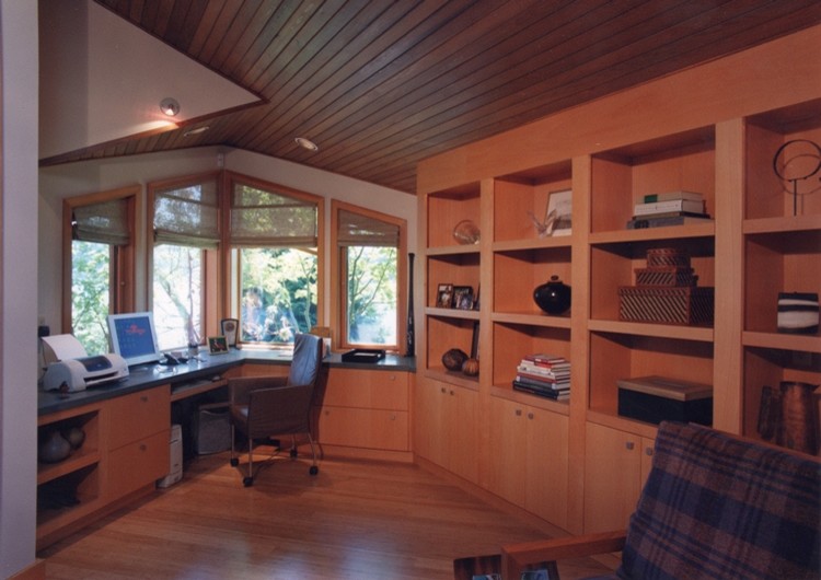 Home office - contemporary home office idea in Seattle