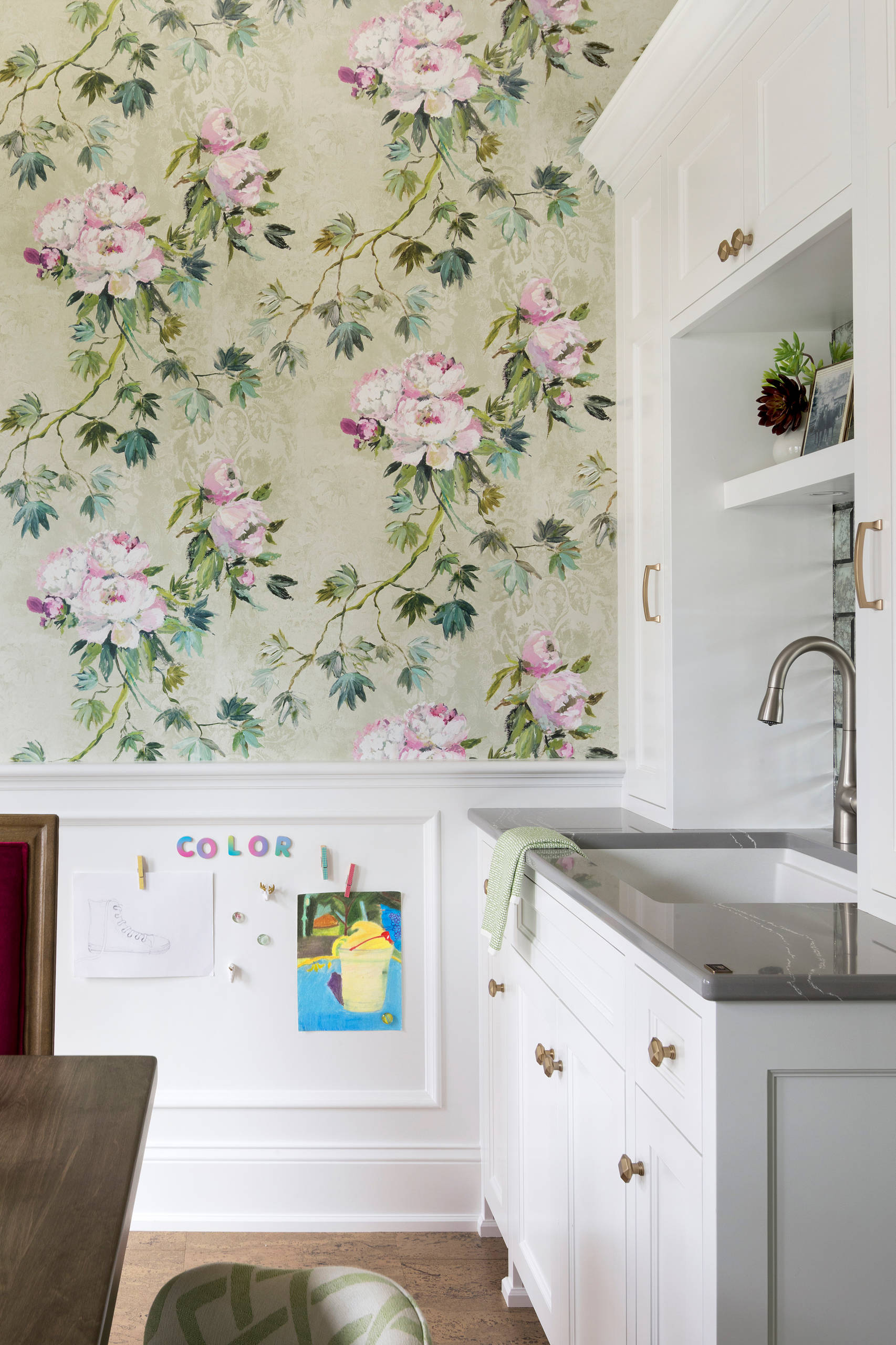 75 Shabby-Chic Style Home Office with Green Walls Ideas You'll Love -  November, 2022 | Houzz