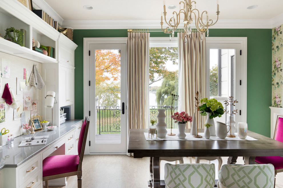 Стильный дизайн: кабинет среднего размера в классическом стиле с местом для рукоделия, зелеными стенами, пробковым полом, встроенным рабочим столом и серым полом - последний тренд