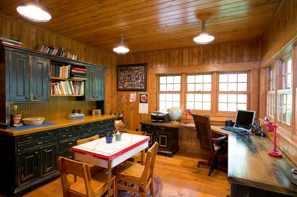 Home office - rustic home office idea in Minneapolis