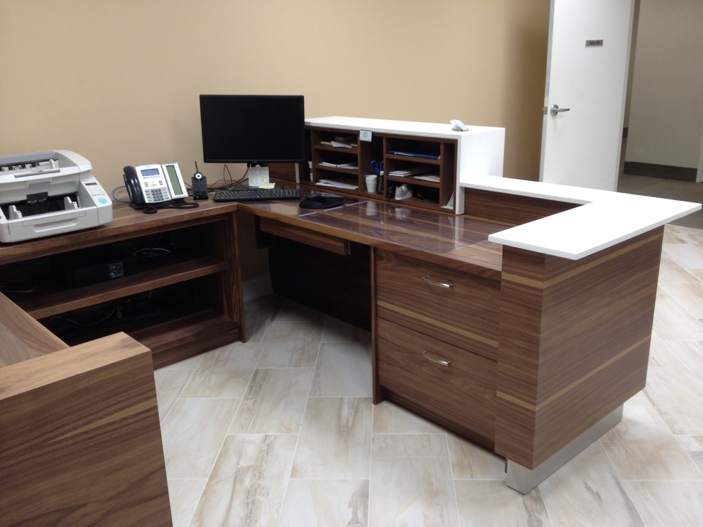 Home office - modern home office idea in Toronto
