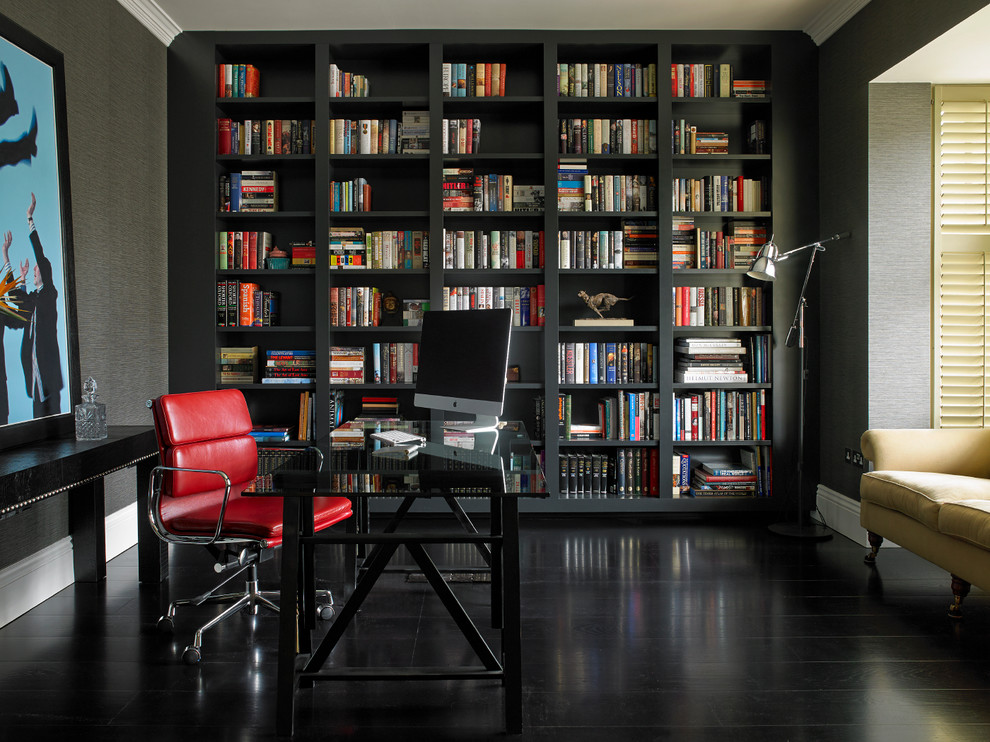 ロンドンにあるトランジショナルスタイルのおしゃれなホームオフィス・書斎の写真