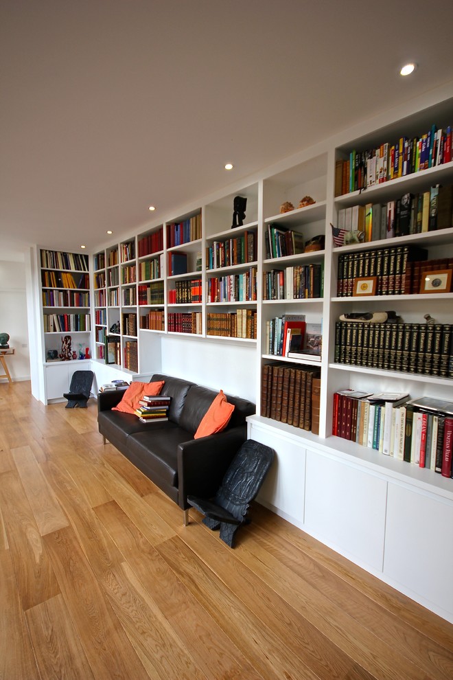 Contemporary home office in London.