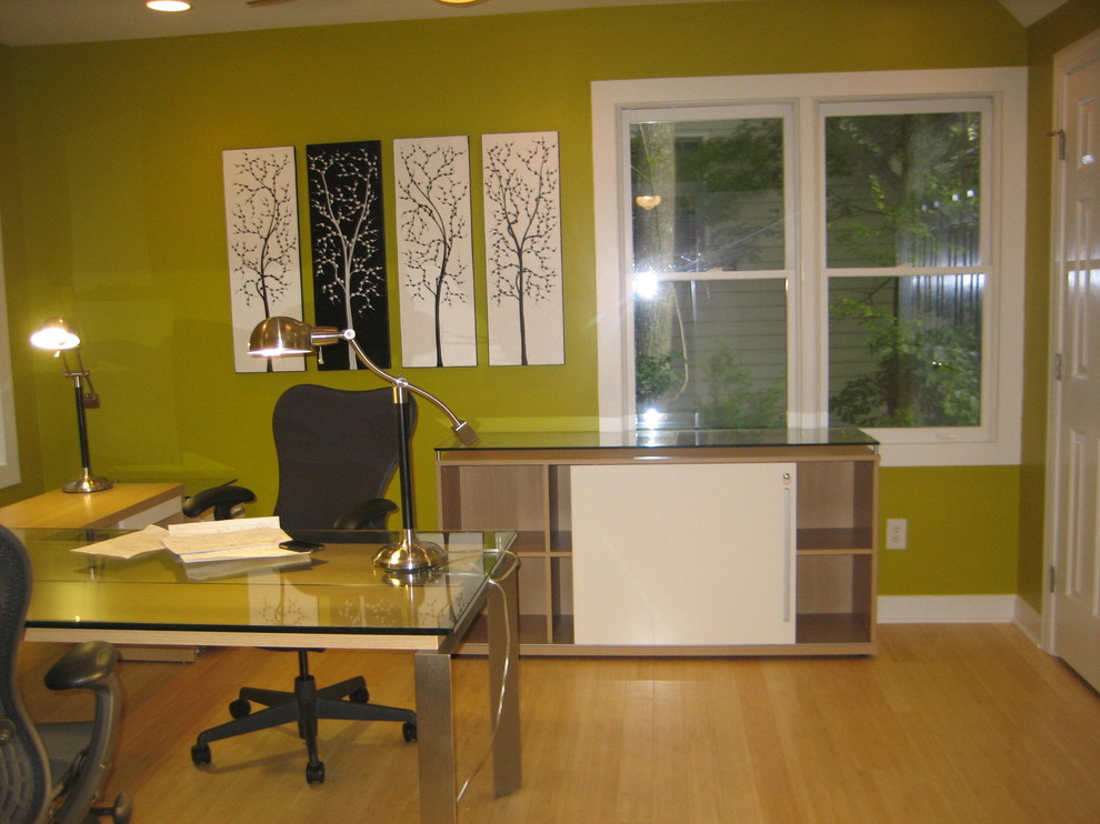 ローリーにあるアジアンスタイルのおしゃれなホームオフィス・書斎の写真