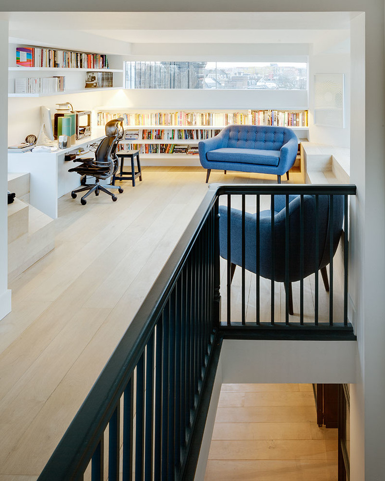 ロンドンにある北欧スタイルのおしゃれなホームオフィス・書斎の写真