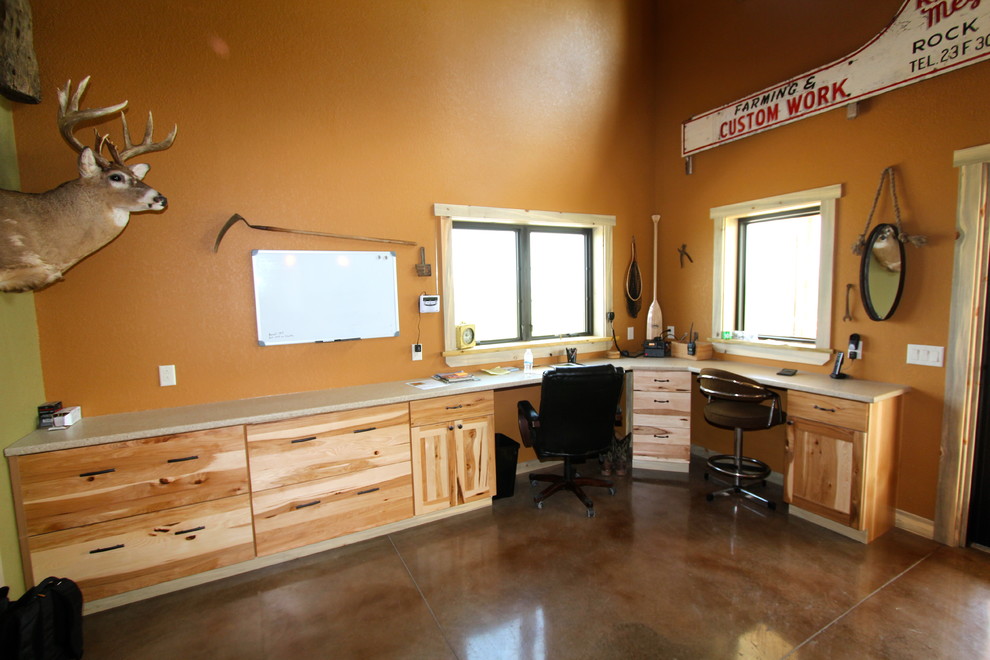 Rustic home office in Omaha.