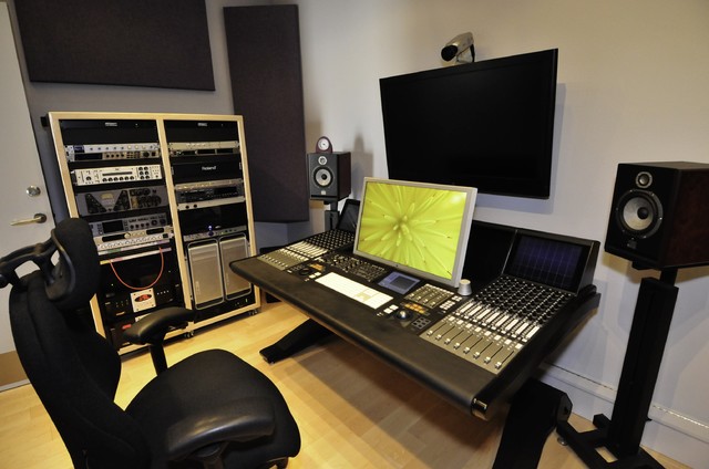 Man Cave#1 (my hobby studio) - Contemporary - Home Office - Los Angeles |  Houzz IE