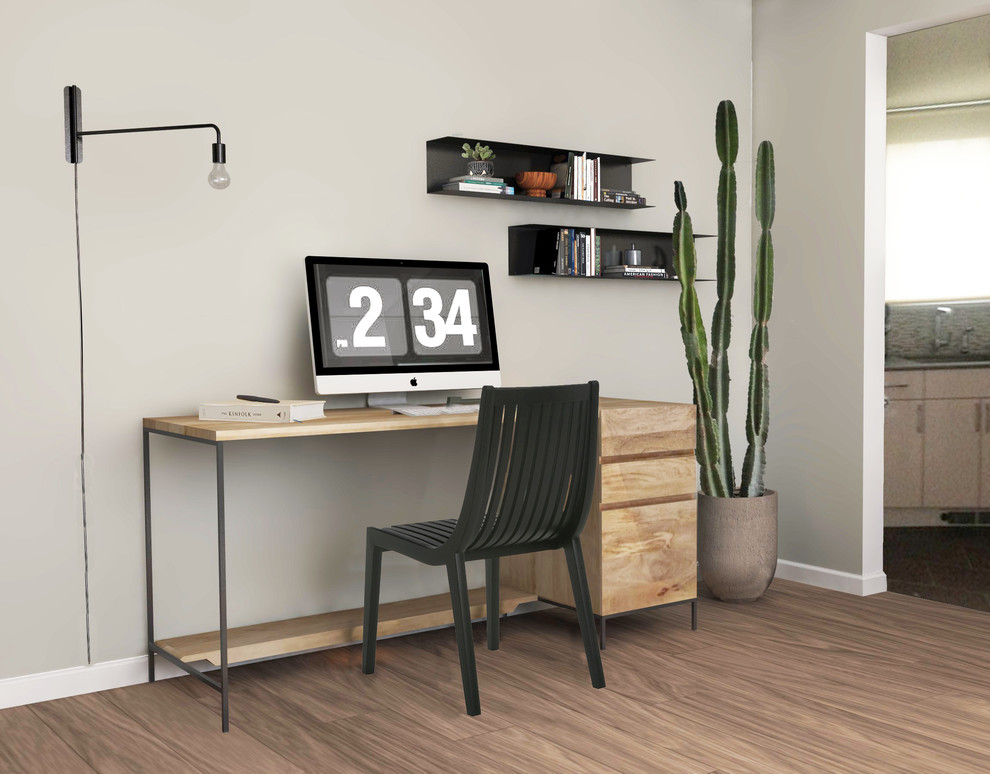 Exempel på ett litet 50 tals arbetsrum, med grå väggar, mellanmörkt trägolv och ett fristående skrivbord