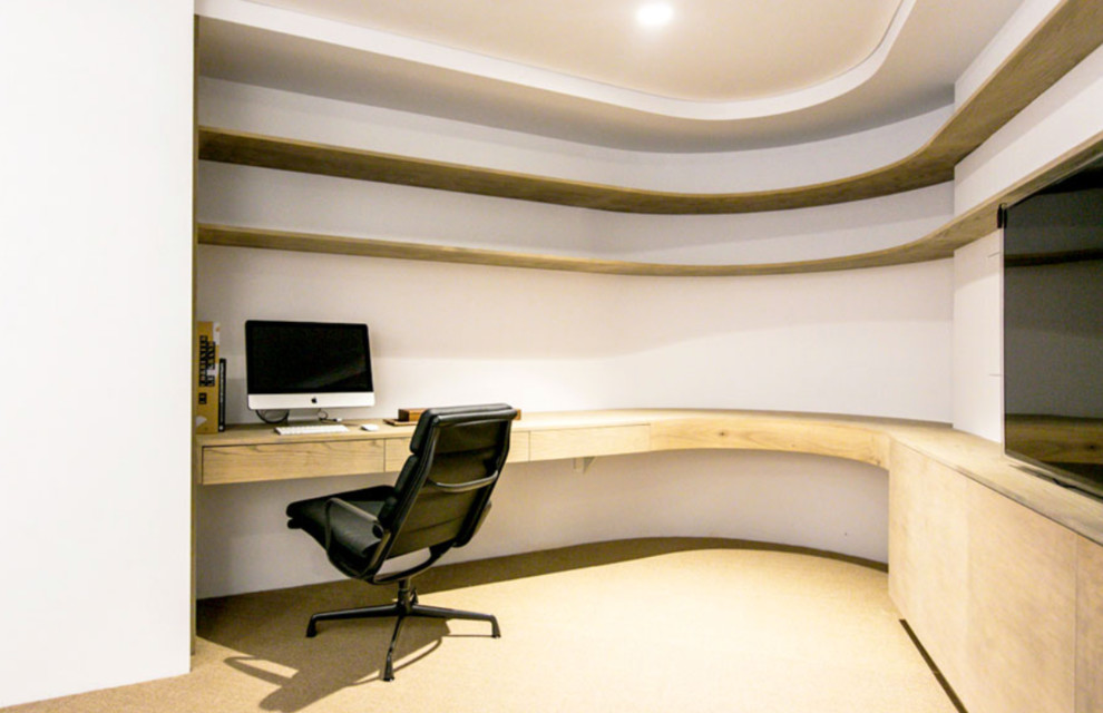 Cette image montre un bureau minimaliste.