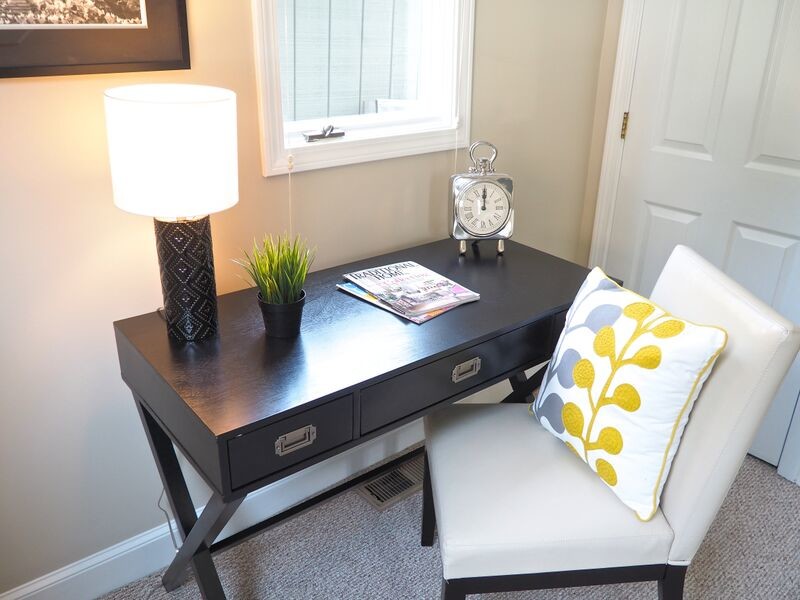 Marsh Ave, Beverly, MA Transitional Home Office Boston by BK