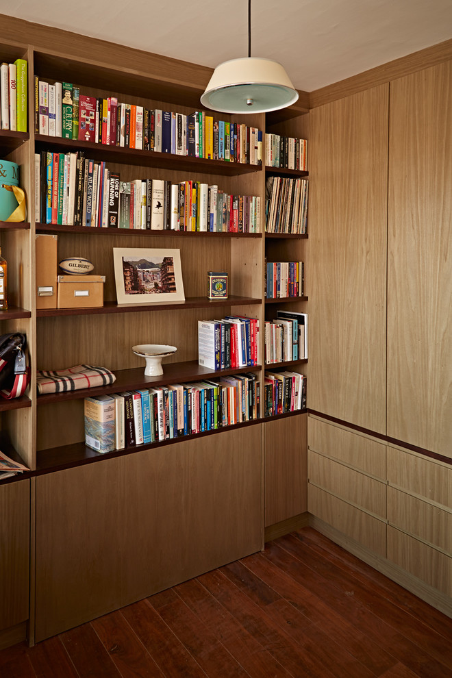 This is an example of a contemporary home office in Hampshire.