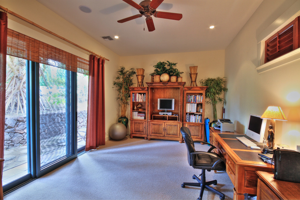 Photo of a world-inspired home office in Hawaii.