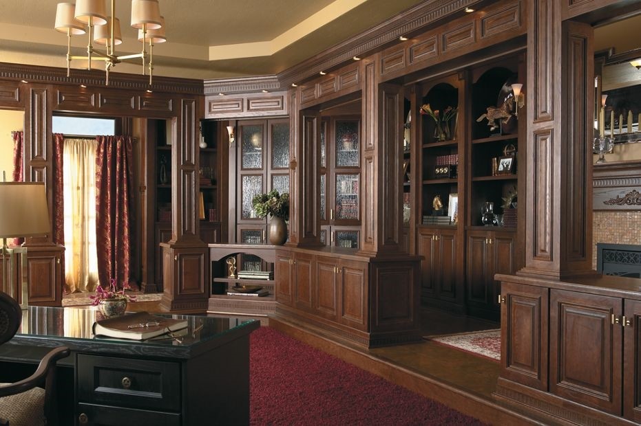 Example of a classic home office design in Sacramento