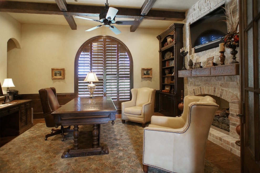 Tuscan home office photo in Dallas