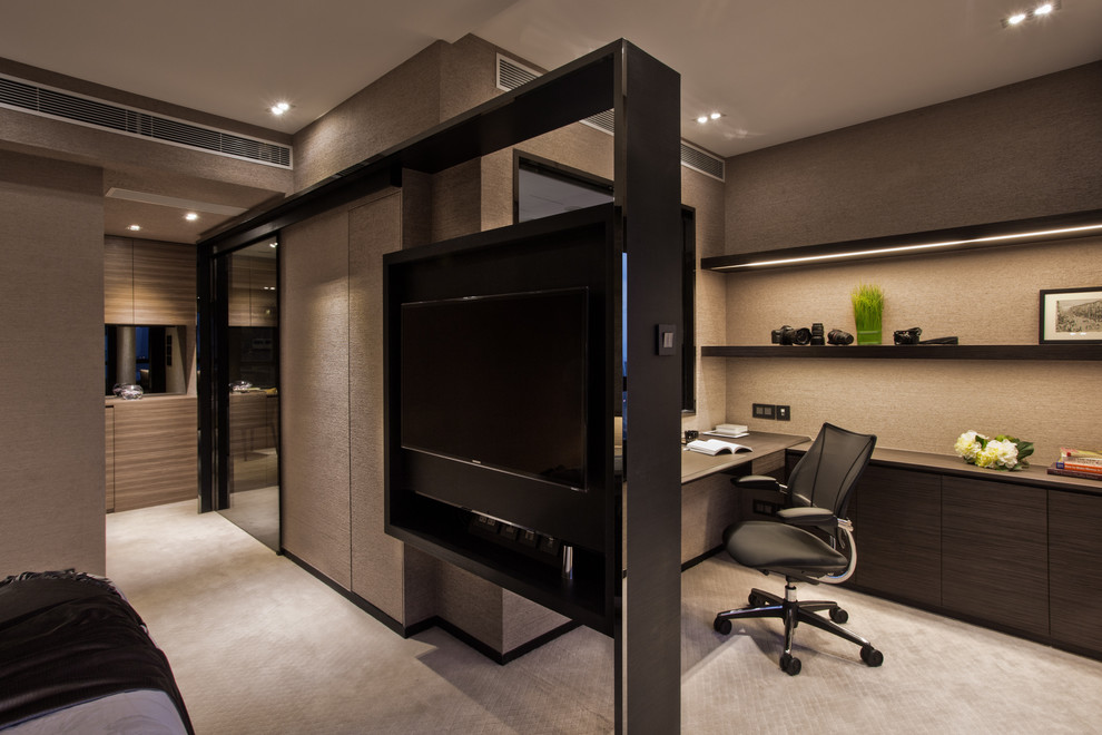 Home office - contemporary built-in desk home office idea in Hong Kong
