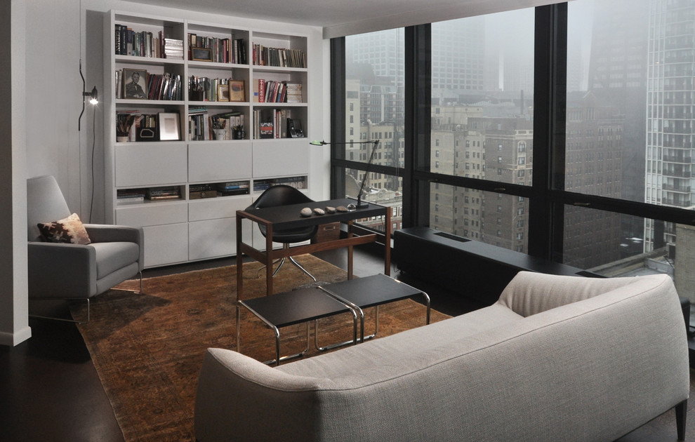 Imagen de despacho minimalista grande sin chimenea con paredes blancas y escritorio independiente