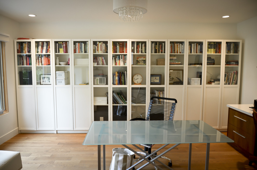 Photo of a contemporary home office in Calgary.