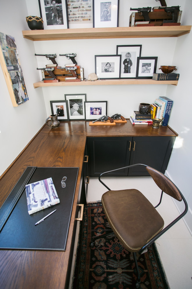 インディアナポリスにあるインダストリアルスタイルのおしゃれなホームオフィス・書斎の写真