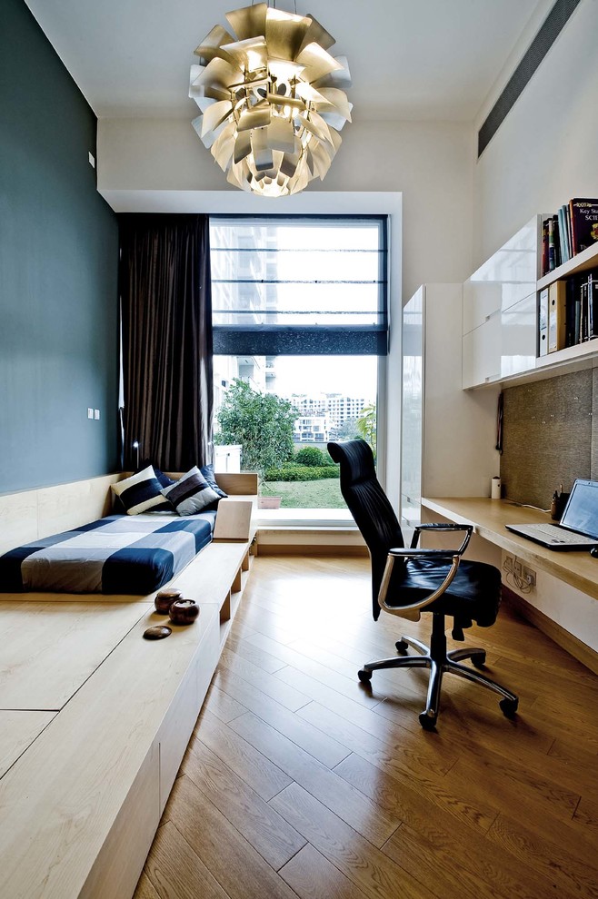 Example of a trendy home office design in Hong Kong with multicolored walls
