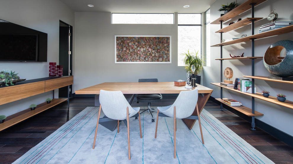 Idées déco pour un bureau contemporain de taille moyenne avec un mur blanc, un sol en carrelage de porcelaine, un bureau indépendant et aucune cheminée.