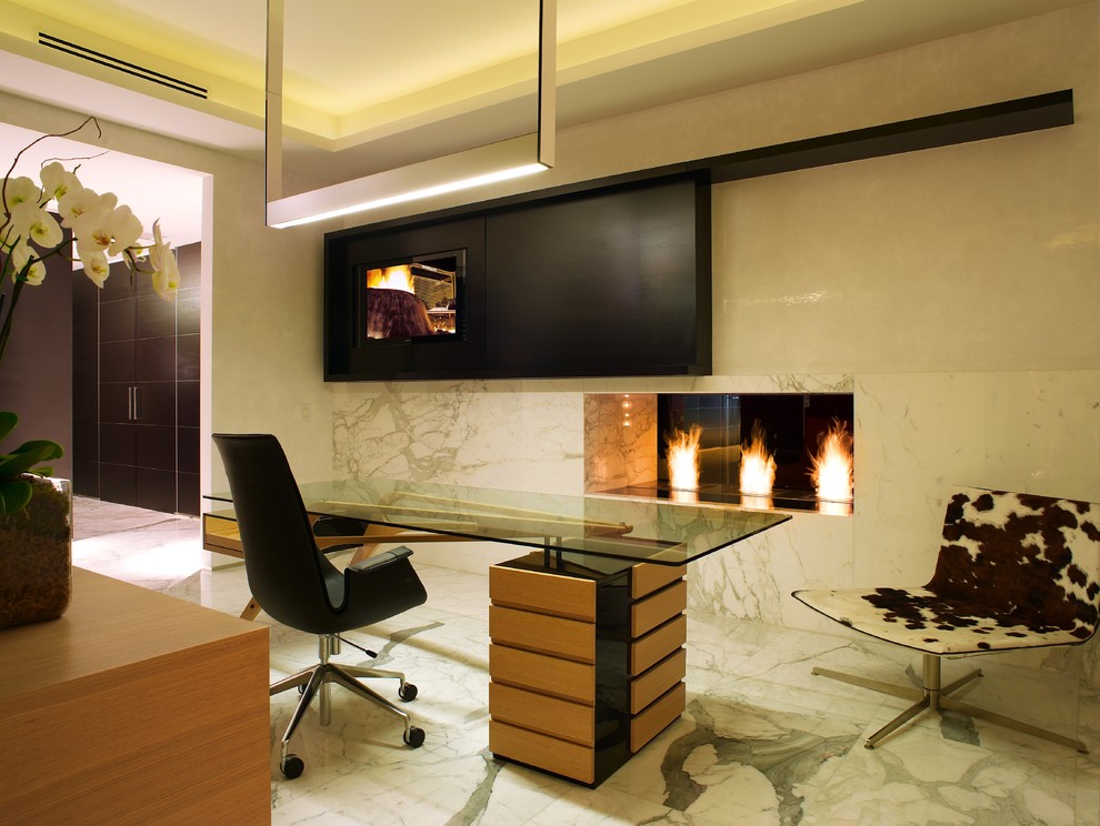 Идея дизайна: кабинет в стиле модернизм с фасадом камина из камня и горизонтальным камином
