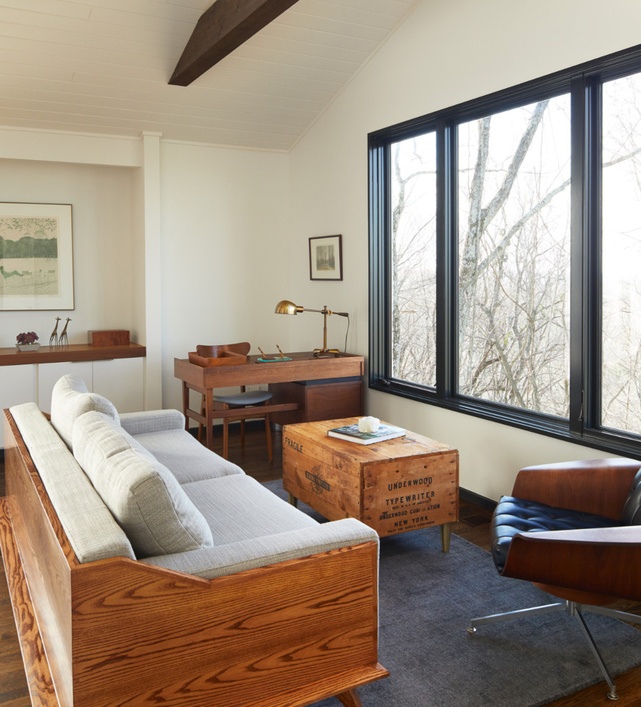 Imagen de despacho contemporáneo sin chimenea con paredes blancas, suelo de madera oscura y escritorio independiente