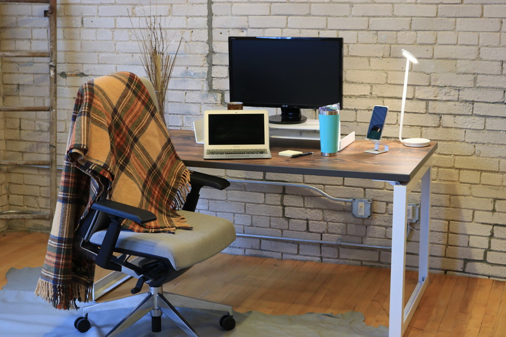 Modelo de despacho industrial con escritorio independiente